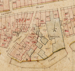 <p>Uitsnede uit het kadastrale minuutplan van 1832 met daarop de gebouwen van het Binnengasthuis (in blauw). De verhuurde huizen aan de Diezerstraat zijn met een zelfstandig nummer weergegeven. </p>
